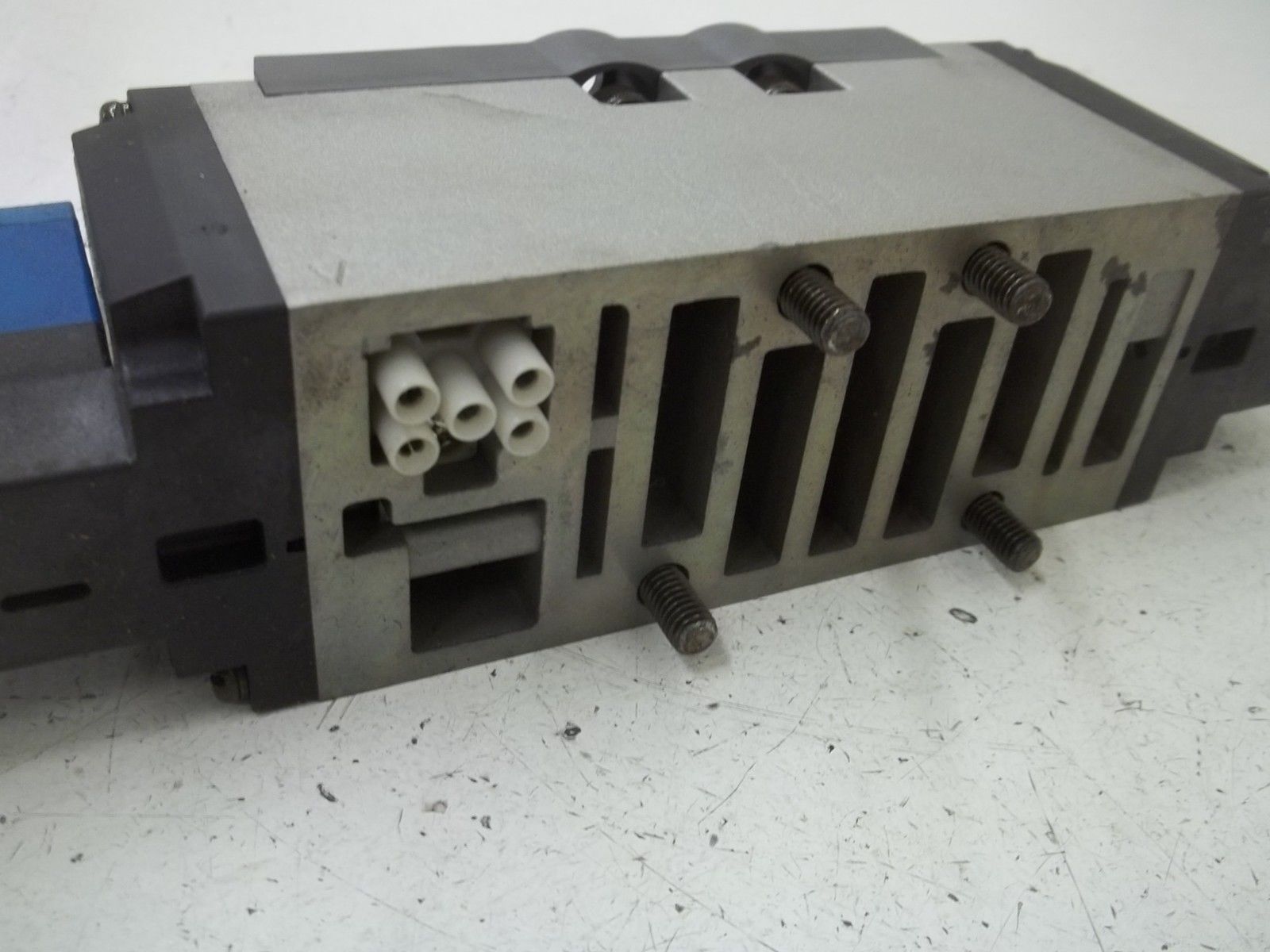 SMC VSS8-8-FJG-D-3EZ-V1 SOLENOID VALVE UNMP