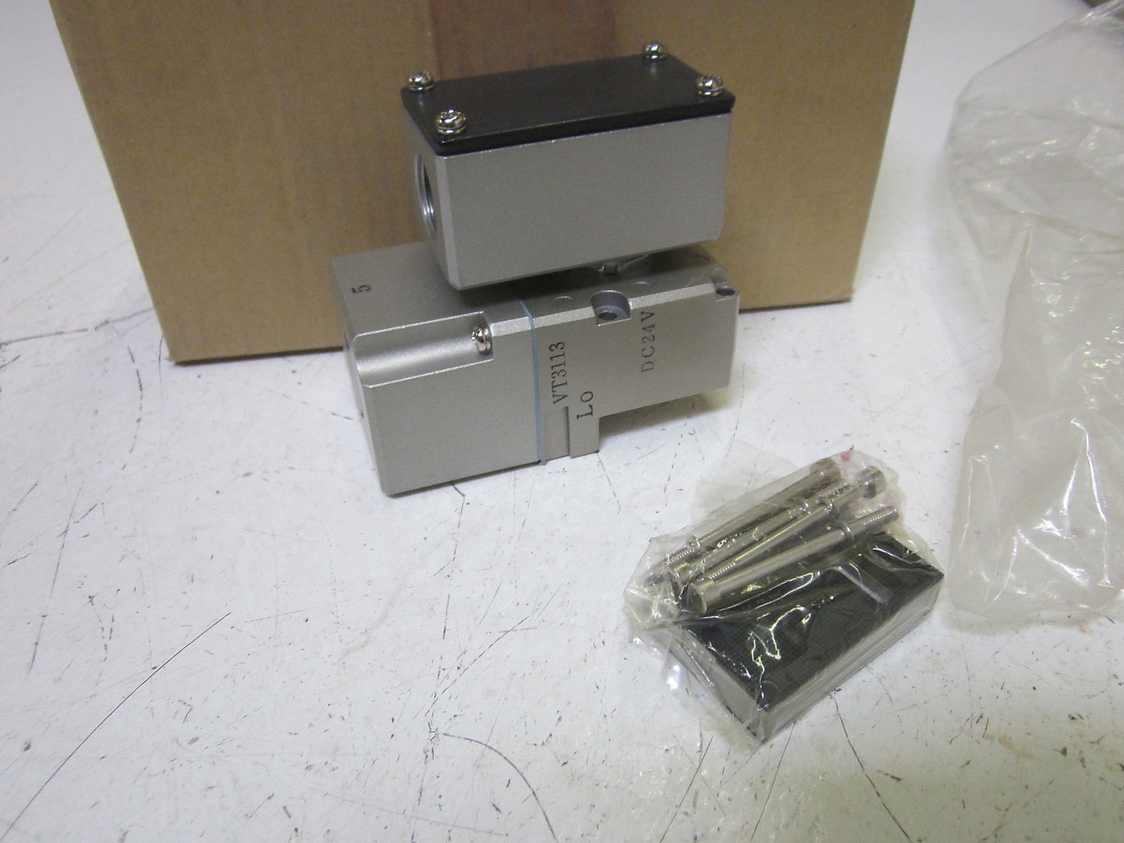SMC VT3113-005T SOLENOID VALVE  NSMP