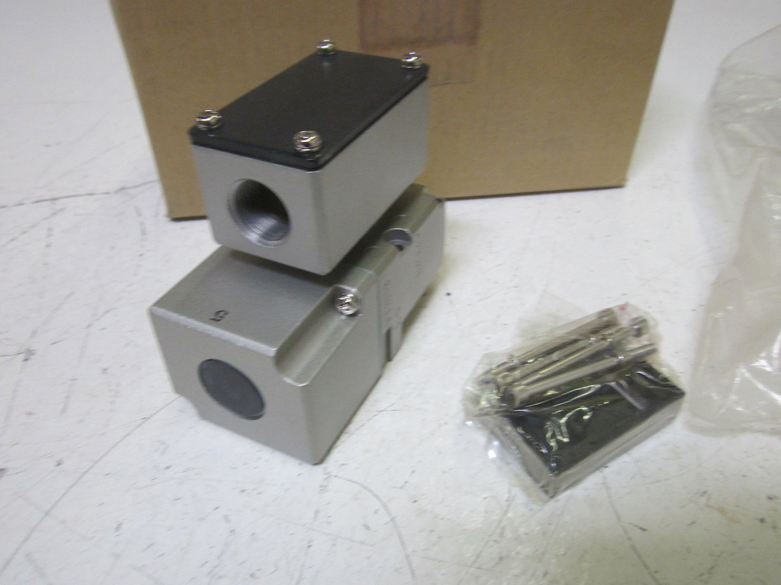 SMC VT3113-005T SOLENOID VALVE  NSMP
