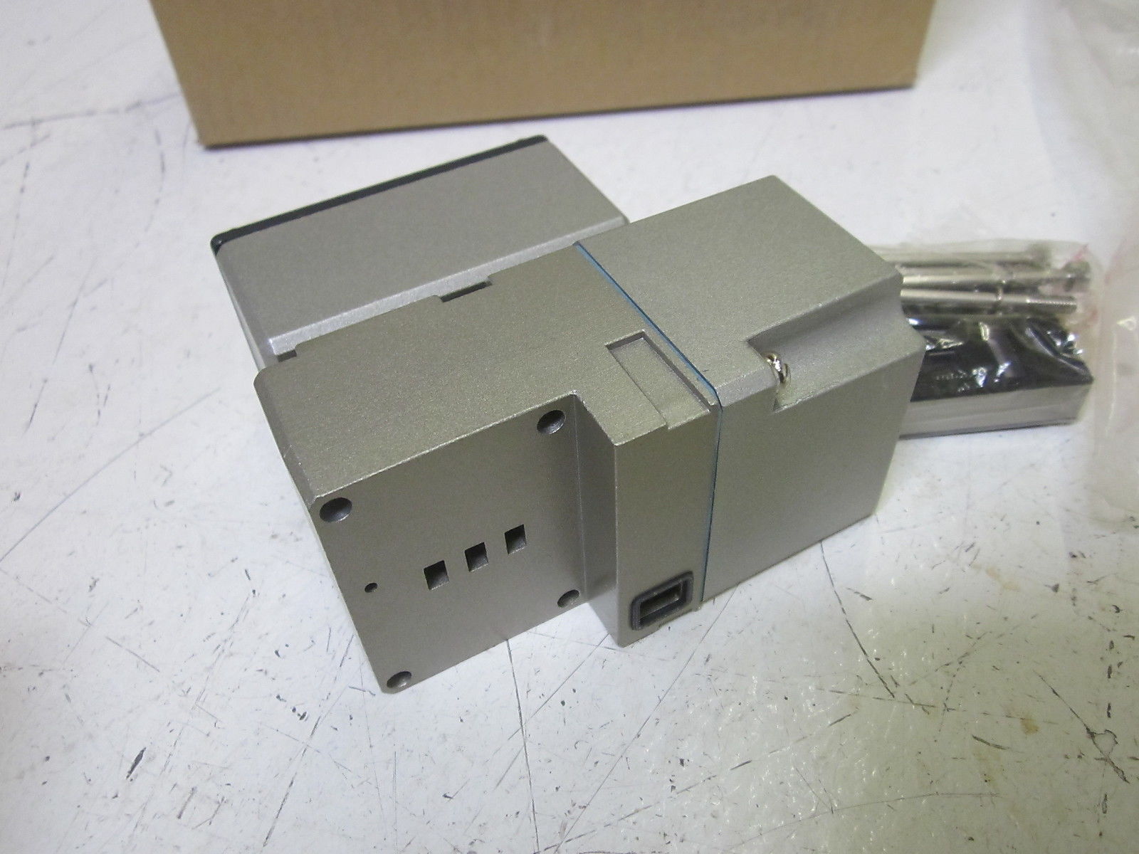 SMC VT3113-005T SOLENOID VALVE  NSMP