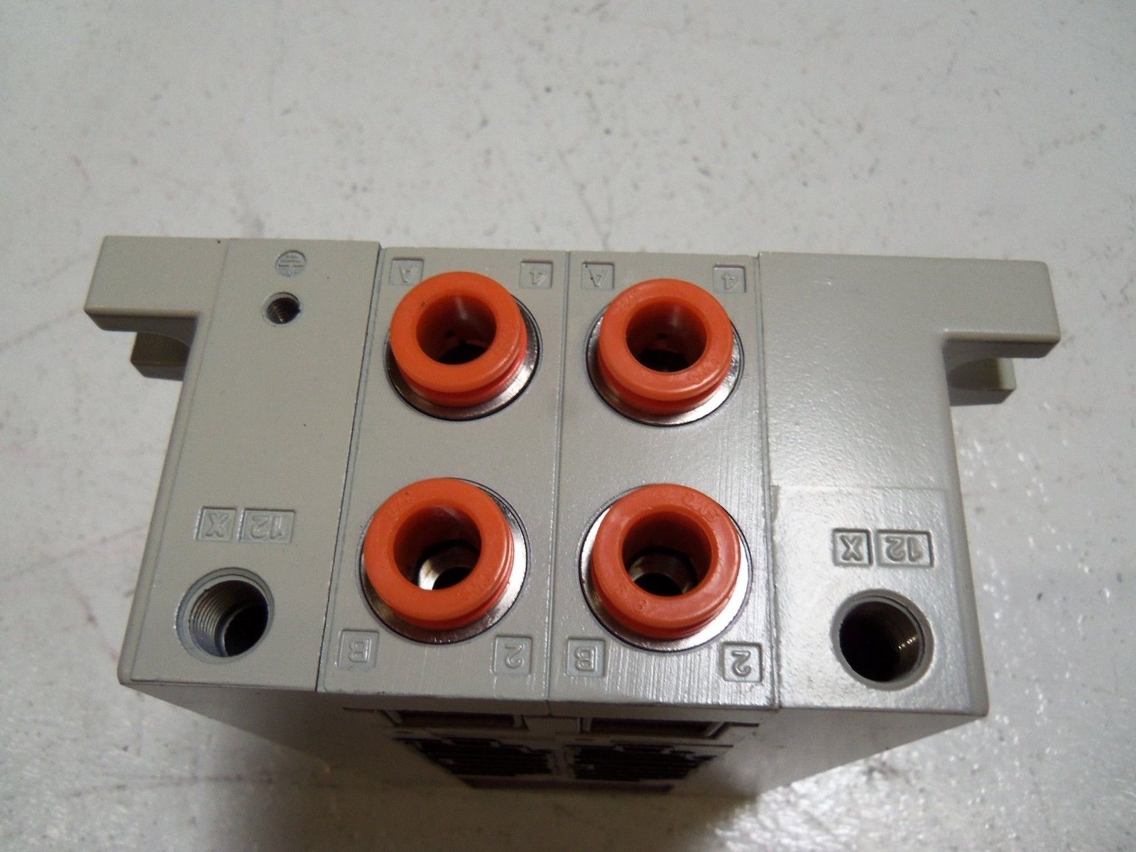 SMC VV5Q41-02N11TFD0 MANIFOLD UNMP