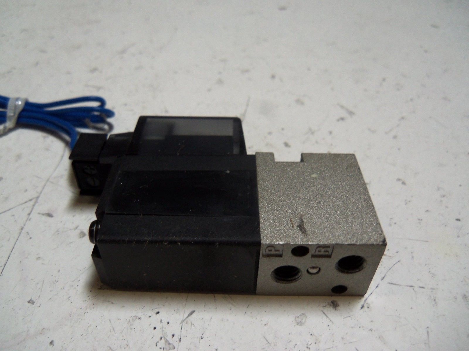 SMC VZ110-1MZ-M5 SOLENOID VALVE UNMP