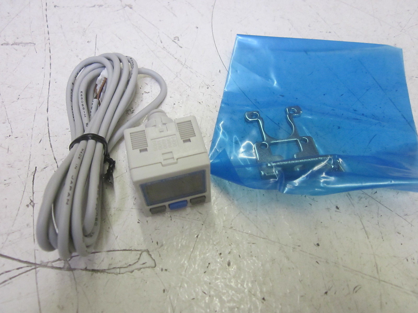 SMC ZSE30AF-C4H-N-MLA1 PRESSURE SWITCH 12-24VDC NSMP