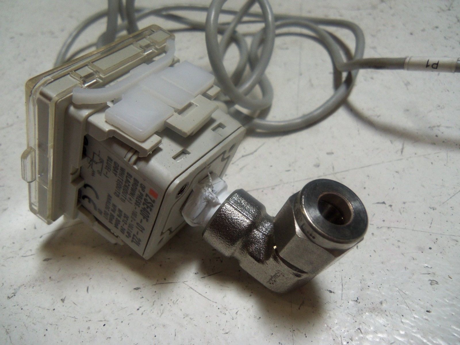 SMC ZSE40F-01-22L DIGITAL VACUUM SWITCH UNMP