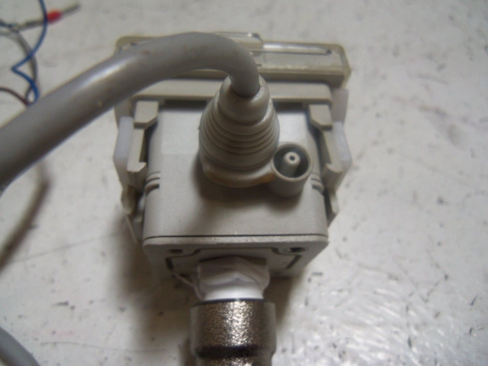 SMC ZSE40F-01-22L DIGITAL VACUUM SWITCH UNMP