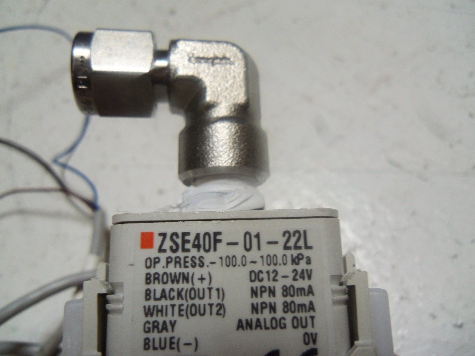 SMC ZSE40F-01-22L DIGITAL VACUUM SWITCH UNMP