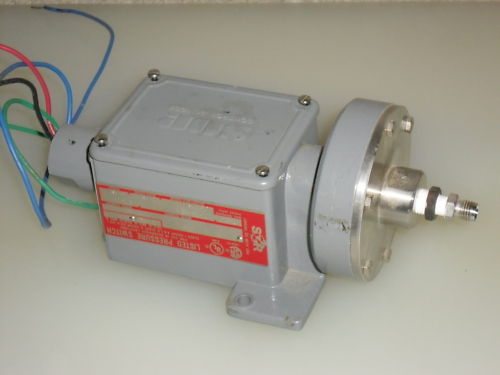 SOR 12BL-KB5-U8-C1A PRESSURE SWITCH *USED*