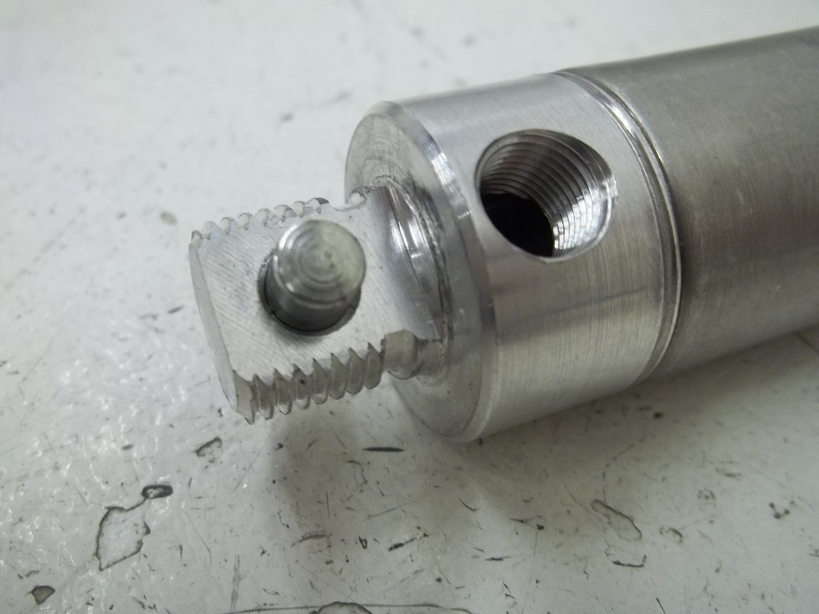 SPEEDAIRE 6W104 PNEUMATIC CYLINDER UNMP