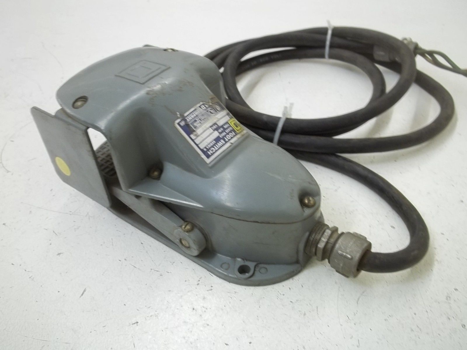 SQUARE D 9002-AW-17 SER.B FOOT SWITCH UNMP