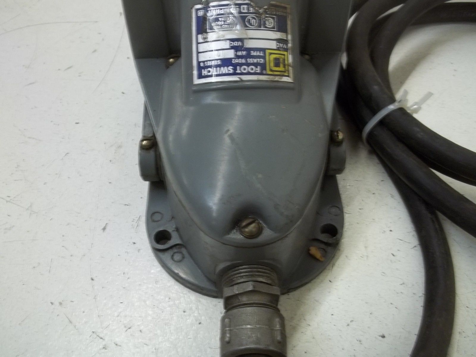 SQUARE D 9002-AW-17 SER.B FOOT SWITCH UNMP