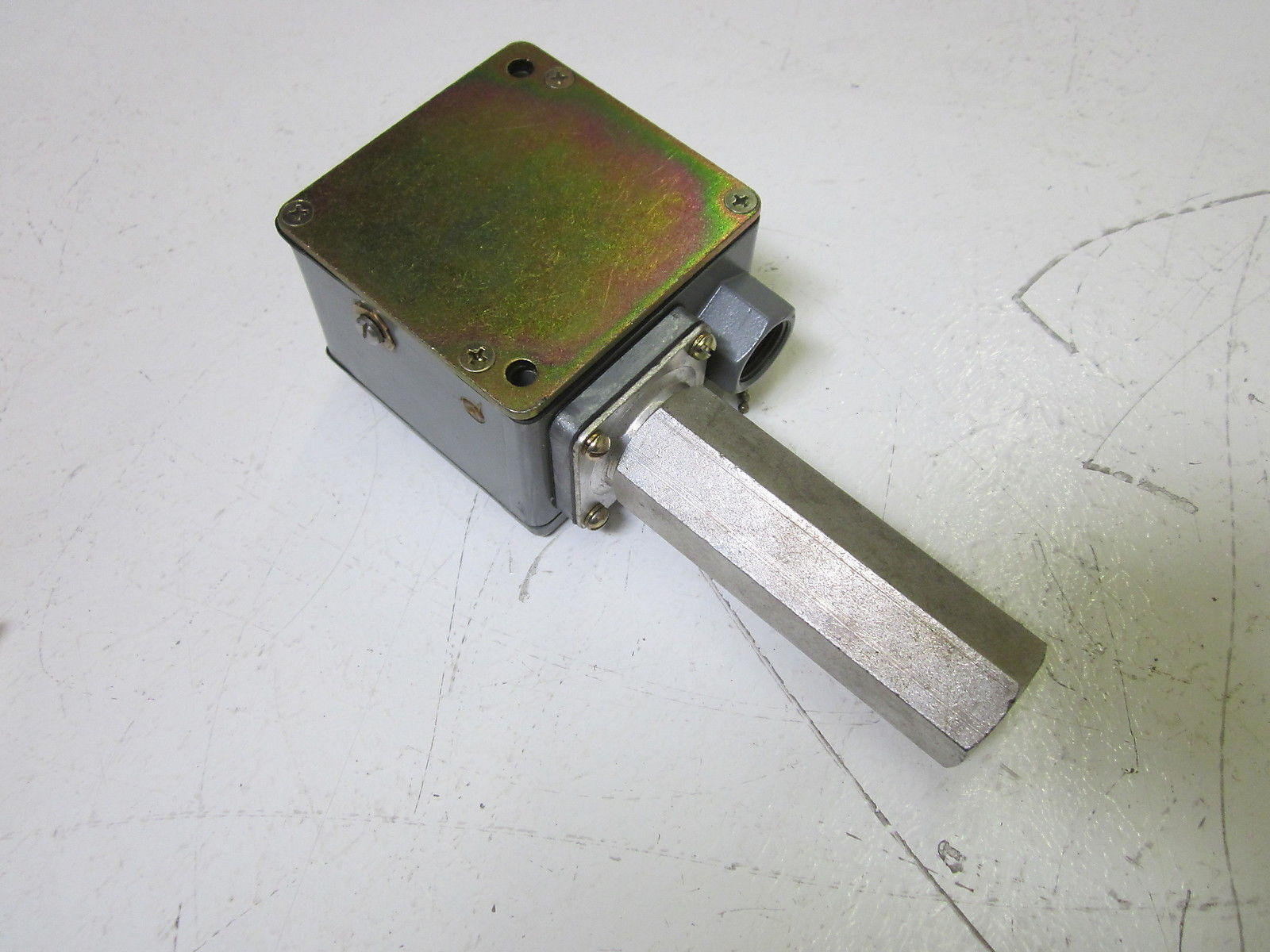 SQUARE D 9012-AWC-6 PRESSURE SWITCH (AS PICTURED) UNMP