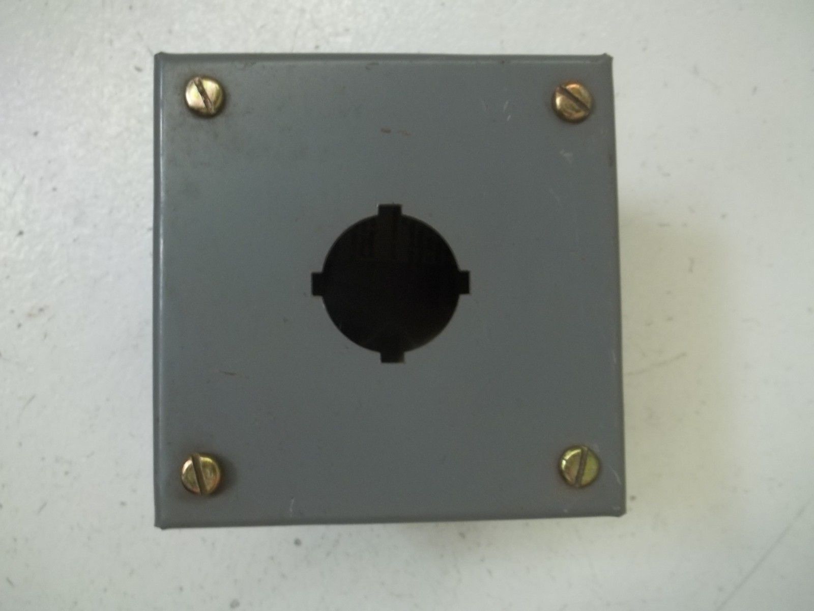 SQUARE D KYAF-1 CONTROL STATION UNMP