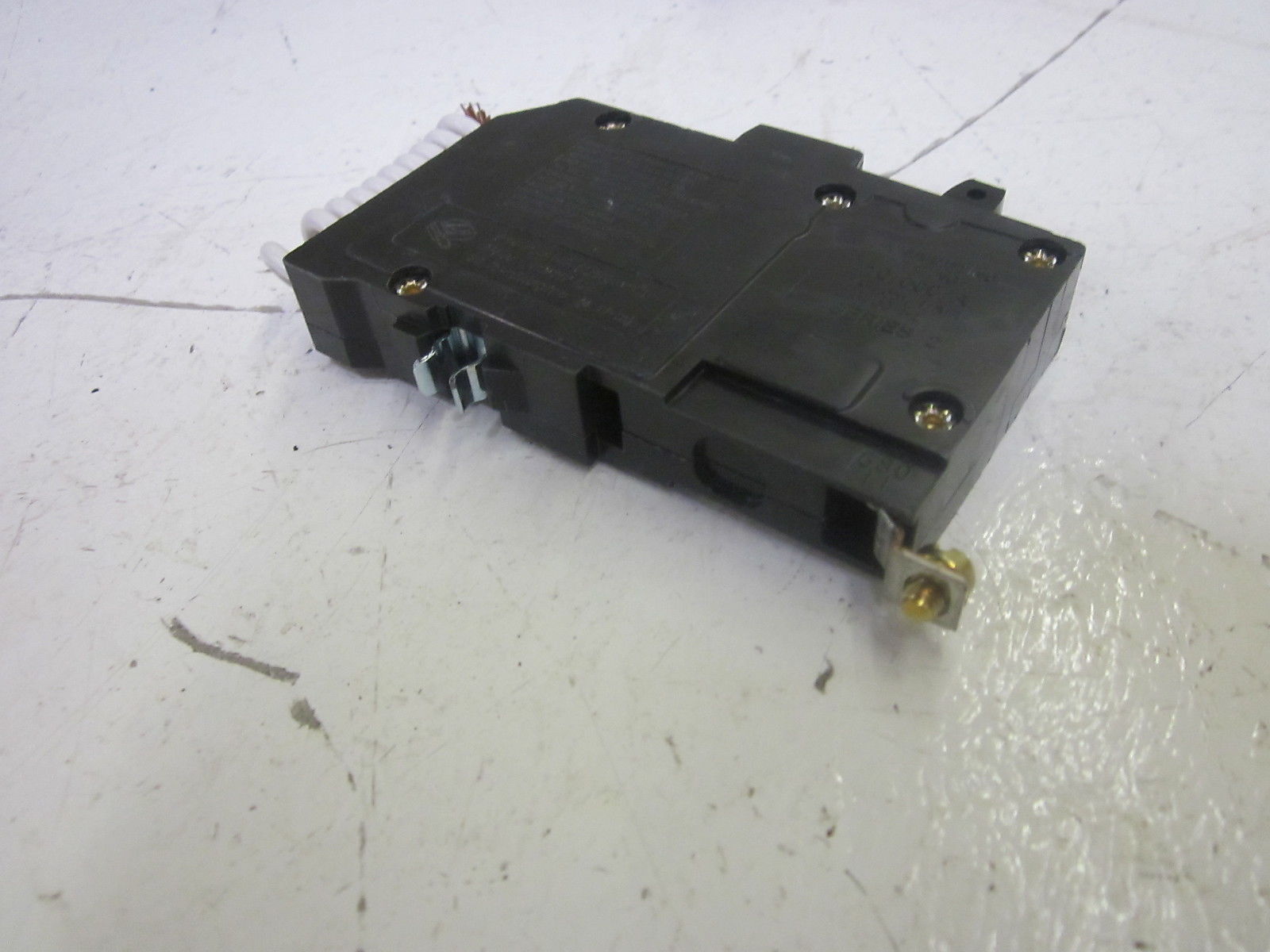 SQUARE D Q0B115GF1 CIRCUIT BREAKER 15A 1POLE 120V NSMP