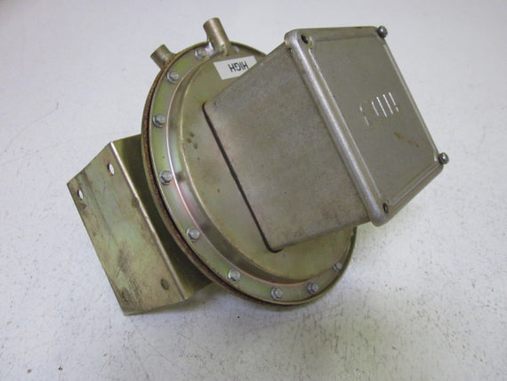 SOR 107AL-N1Z-P1-F0A-0-12 PRESSURE SWITCH *USED*