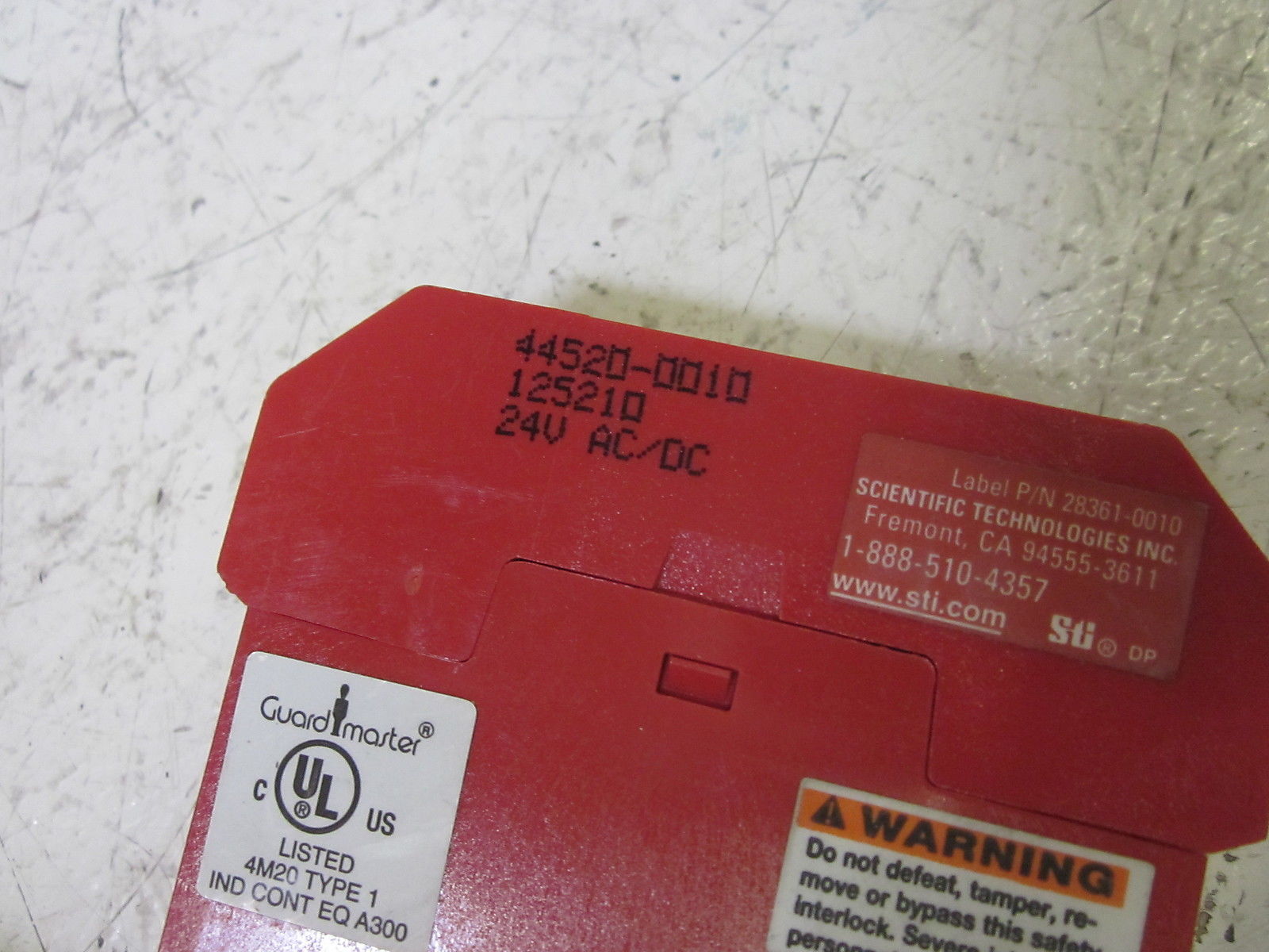 STI 44520-0010 SAFETY INTERLOCK SWITCH 24VAC UNMP