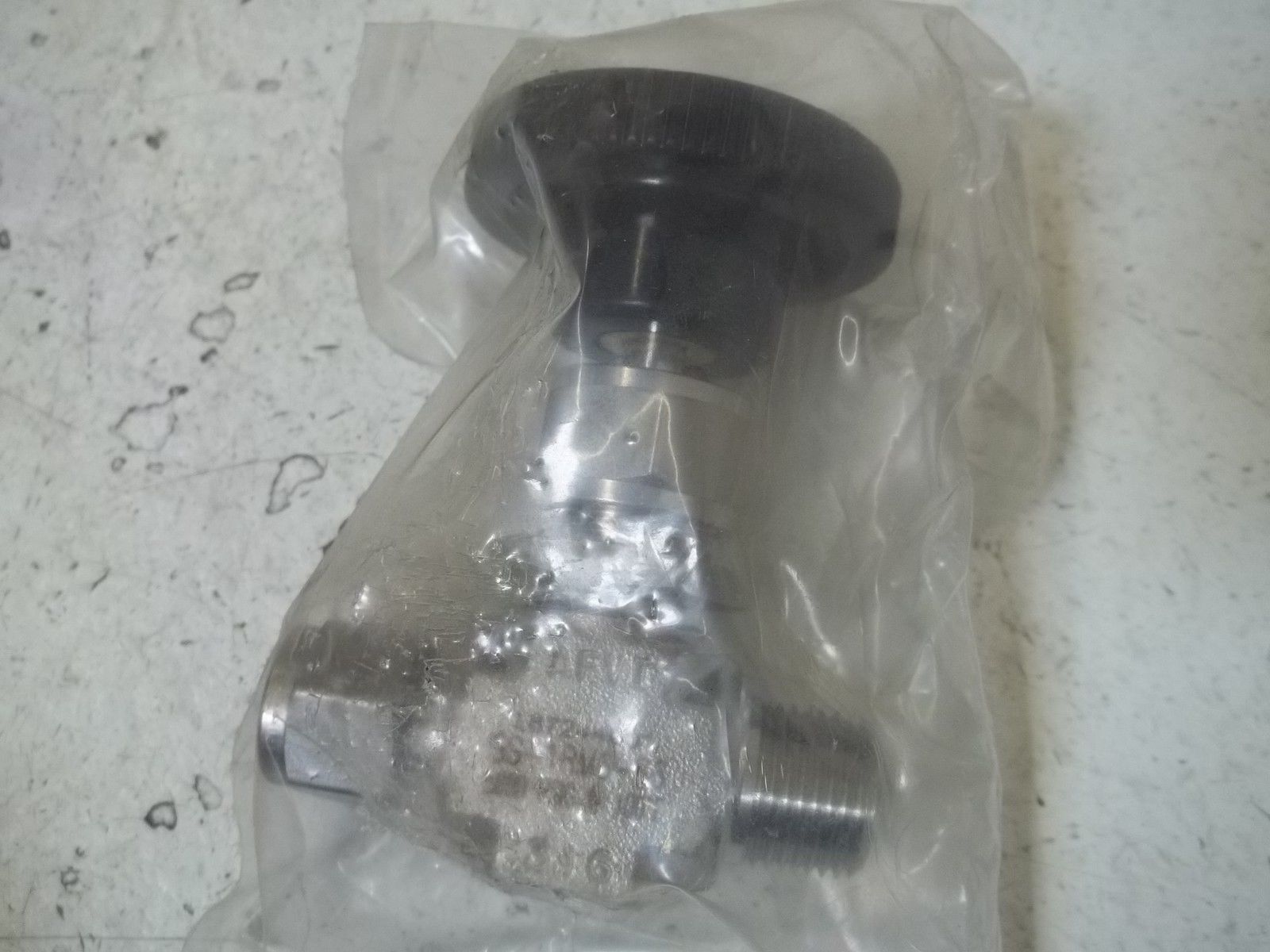 SWAGELOK SS-1RM6-S6 VALVE NSMP