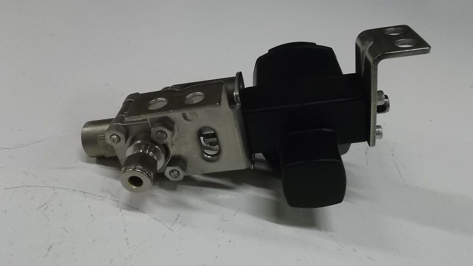 SWAGELOK VALVE JD2487001 SS-R62XTS4 UNMP