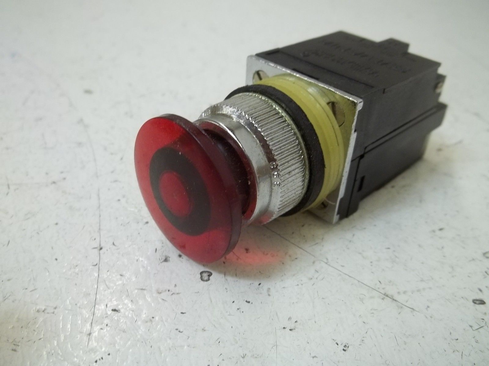 SYLVANIA 100MK1112 300V UNMP