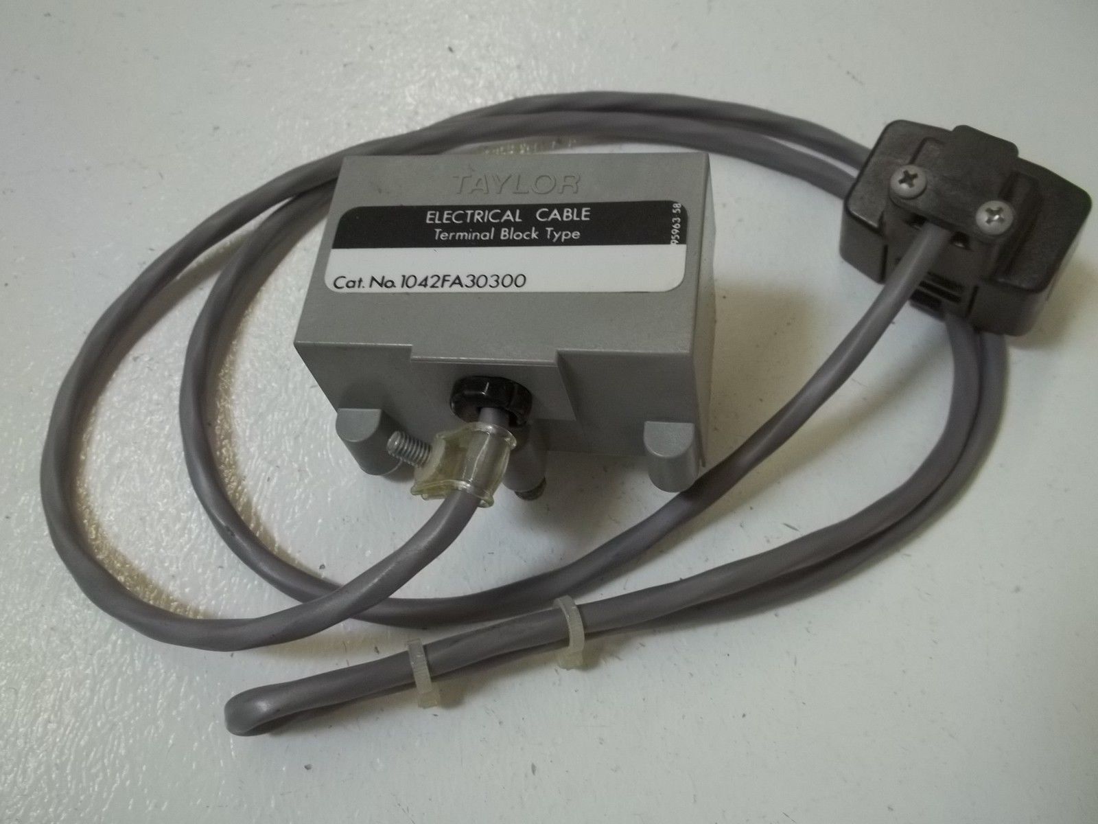 TAYLOR 1042FA30300 TERMINAL BLOCK TYPE ELECTRICAL CABLE UNMP