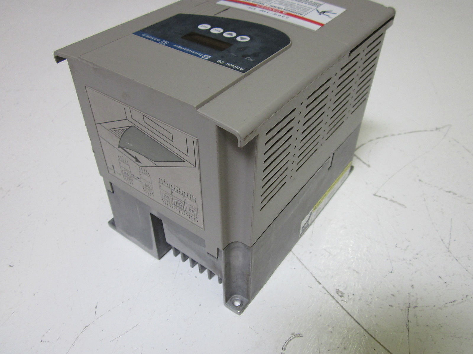 TELEMECAINQUE ATV28HU41S6XU AC DRIVE 208/230V UNMP