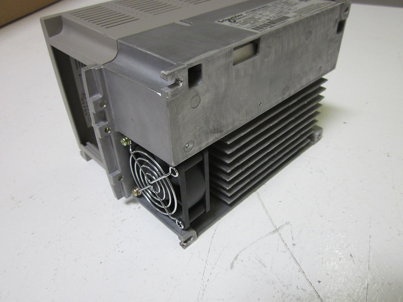 TELEMECAINQUE ATV28HU41S6XU AC DRIVE 208/230V UNMP