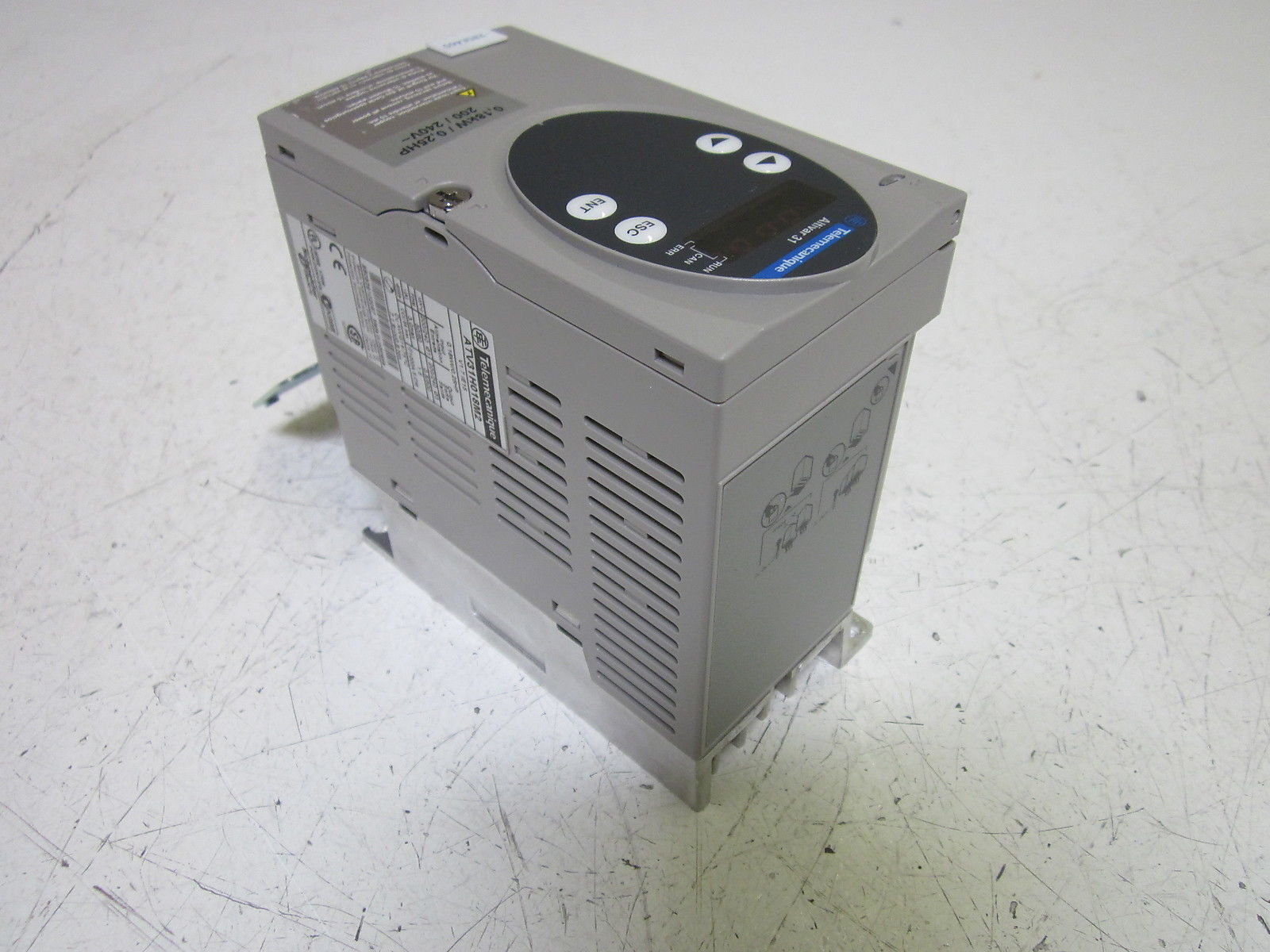TELEMECANIQUE ATV31H018M2 SPEED DRIVE UNMP