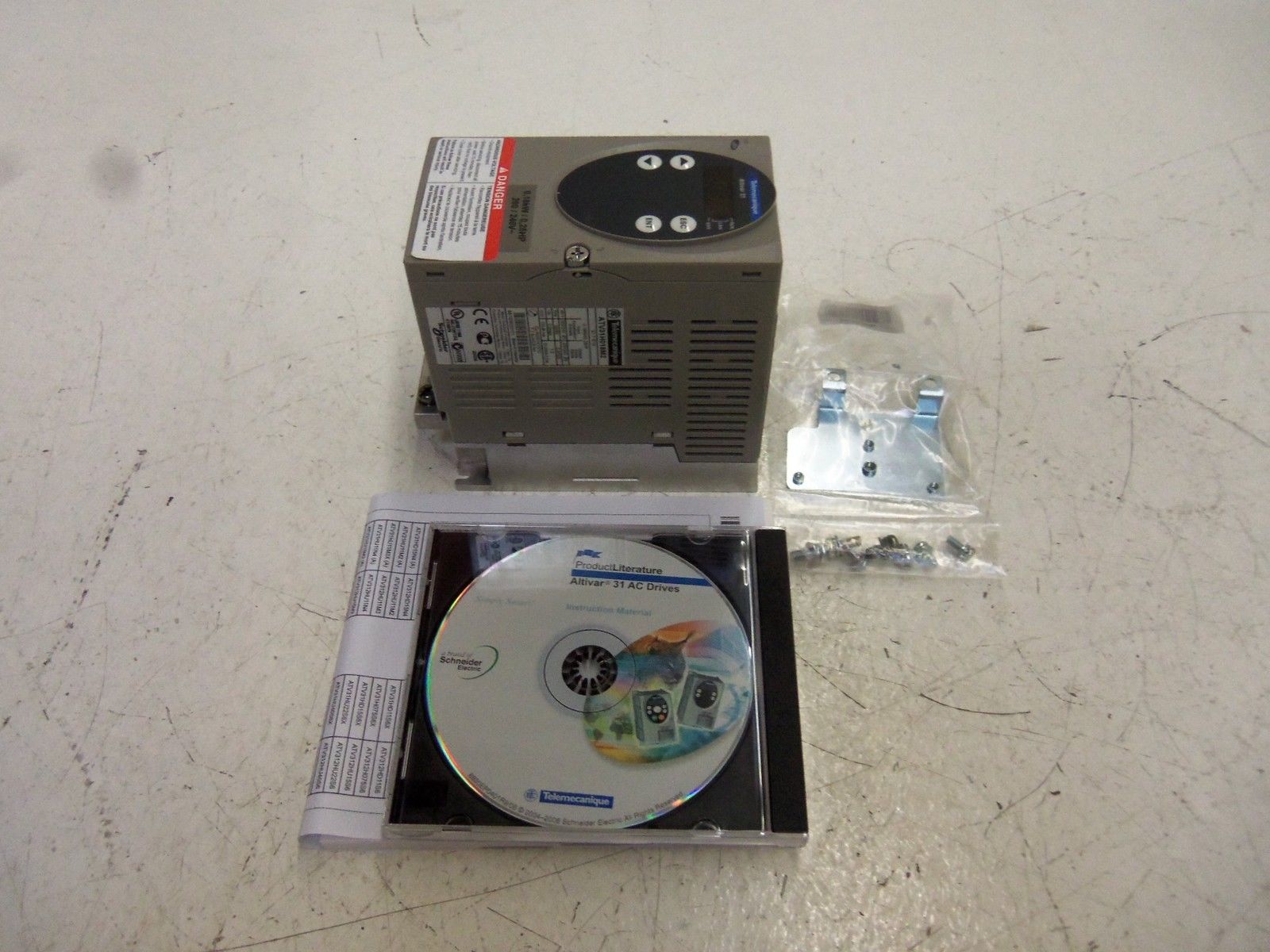 TELEMECANIQUE ATV31H018M2 SPEED DRIVE NSMP