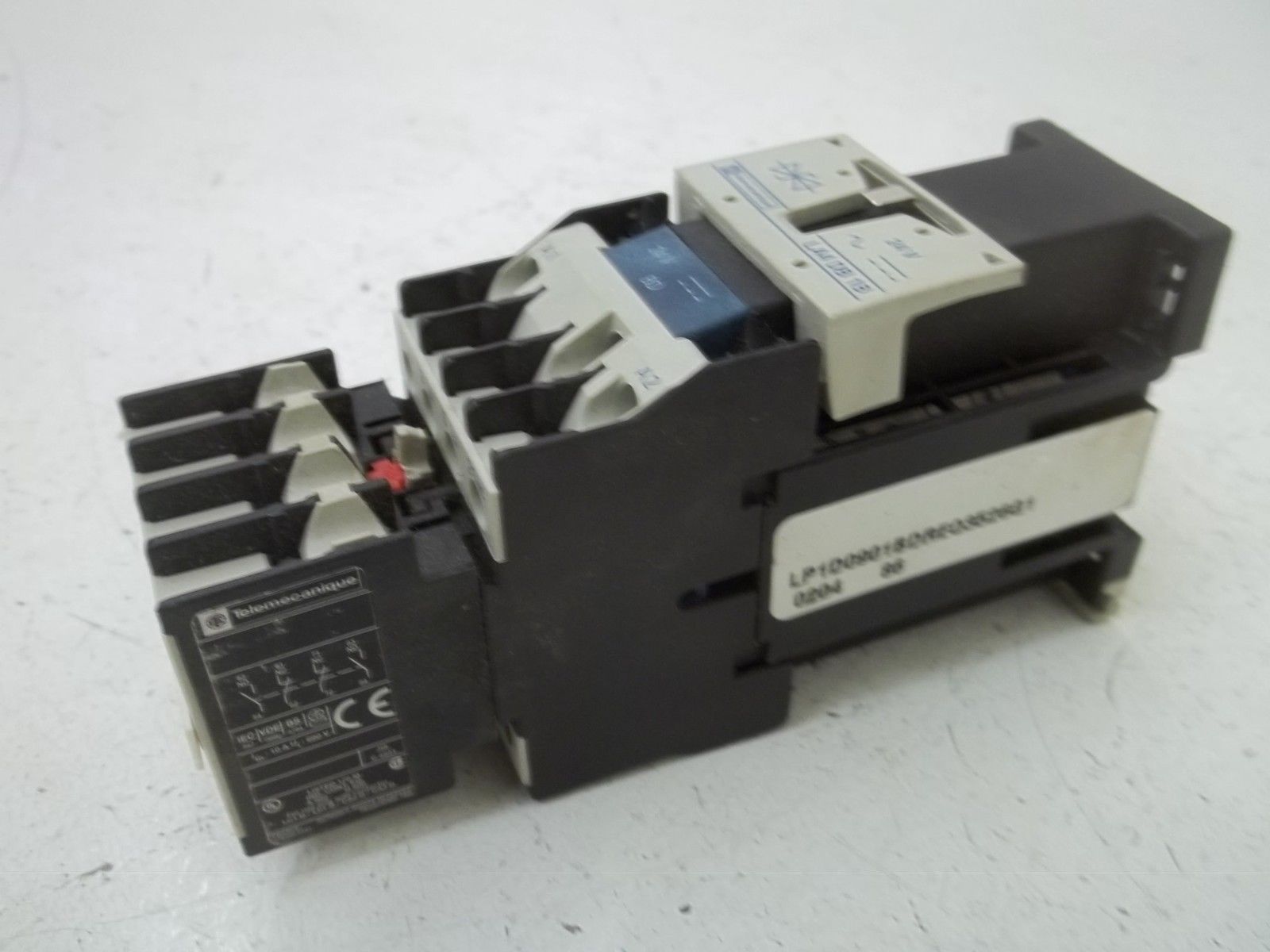 TELEMECANIQUE LA4DB1B W/ LA1DN22 24V UNMP