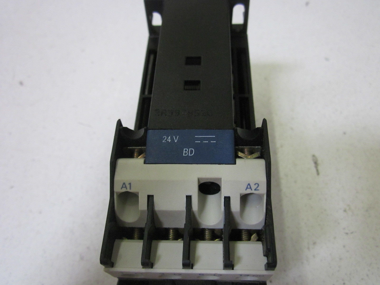 TELEMECANIQUE LP1D0910 24V (CRACK) NSNP