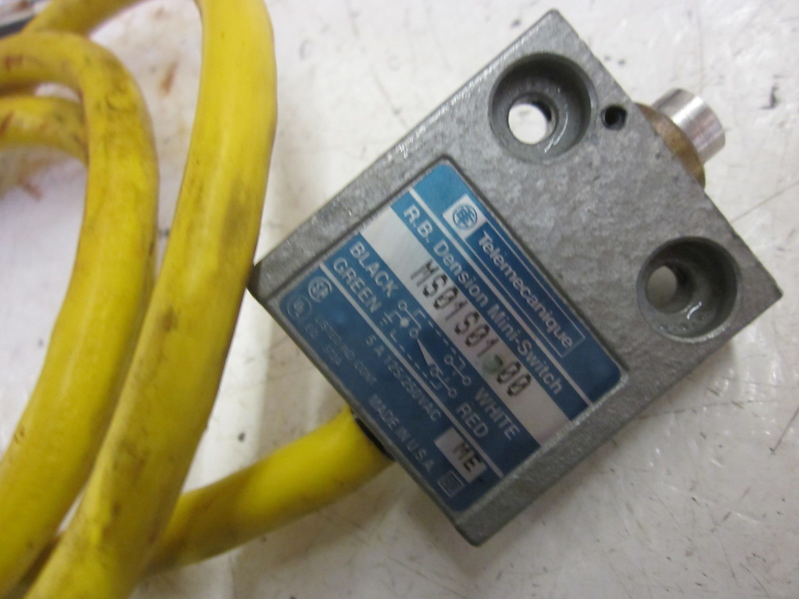 TELEMECANIQUE MS01S01-00 R.B. DENSION MINI-SWITCH 125/250VAC UNMP