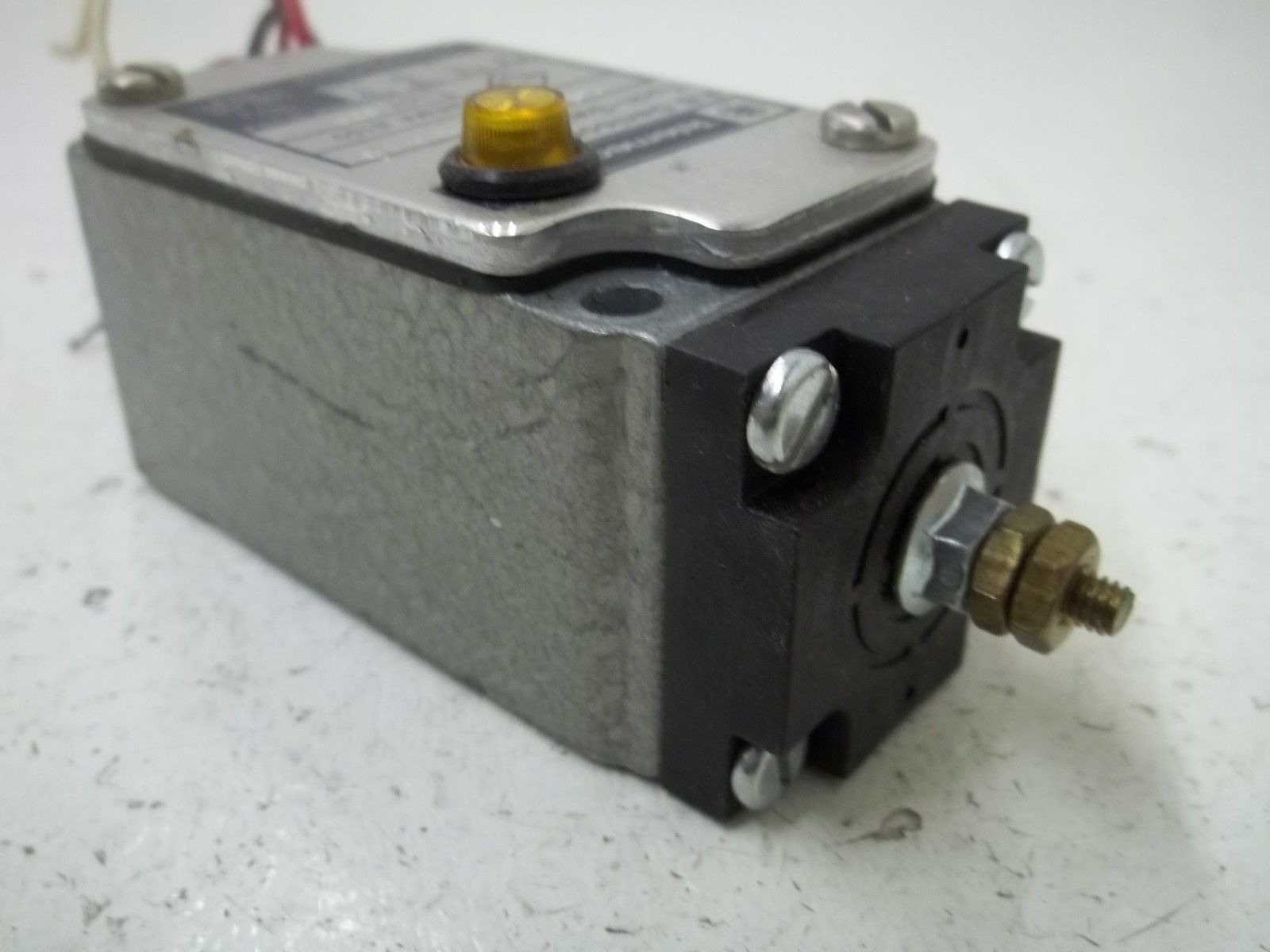 TELEMECANIQUE STO 8001A LIMIT SWITCH *USED*