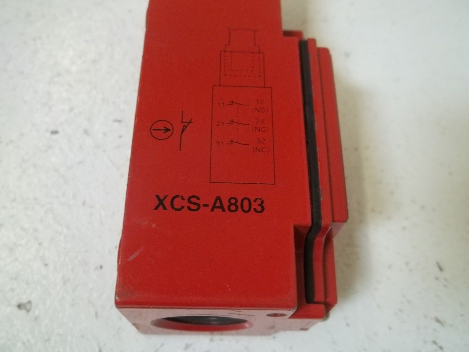 TELEMECANIQUE XCS-A803 SAFETY LIMIT SWITCH UNMP