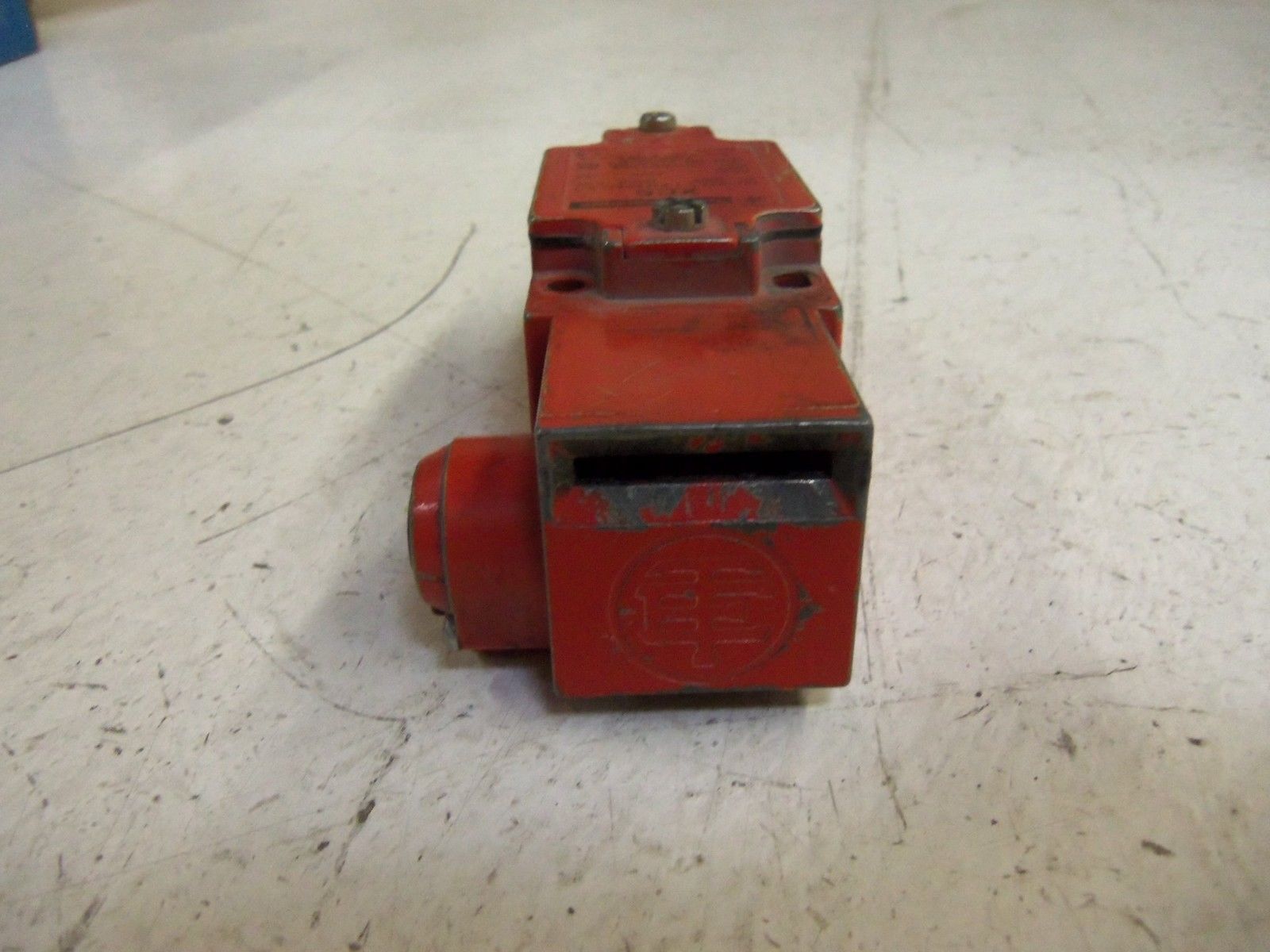 TELEMECANIQUE XCS-B703 SAFETY INTERLOCK UNMP