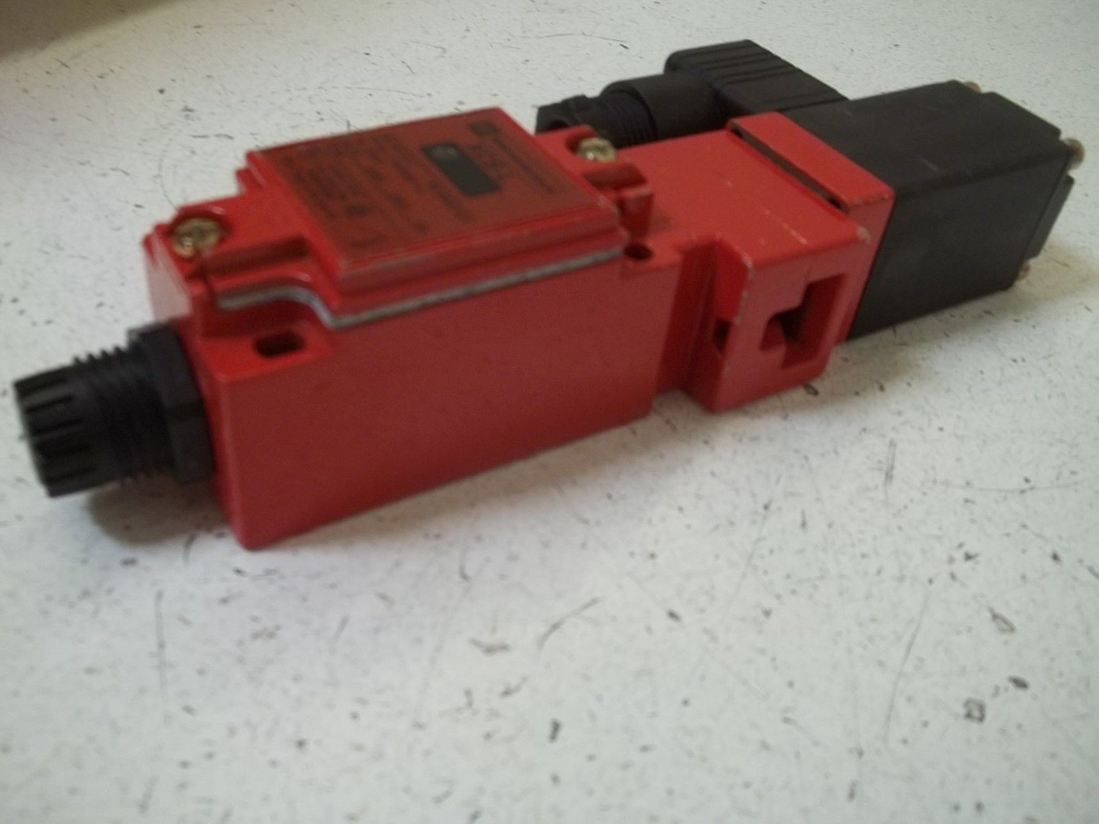 TELEMECANIQUE XCSL784F3 LIMIT SWITCH UNMP