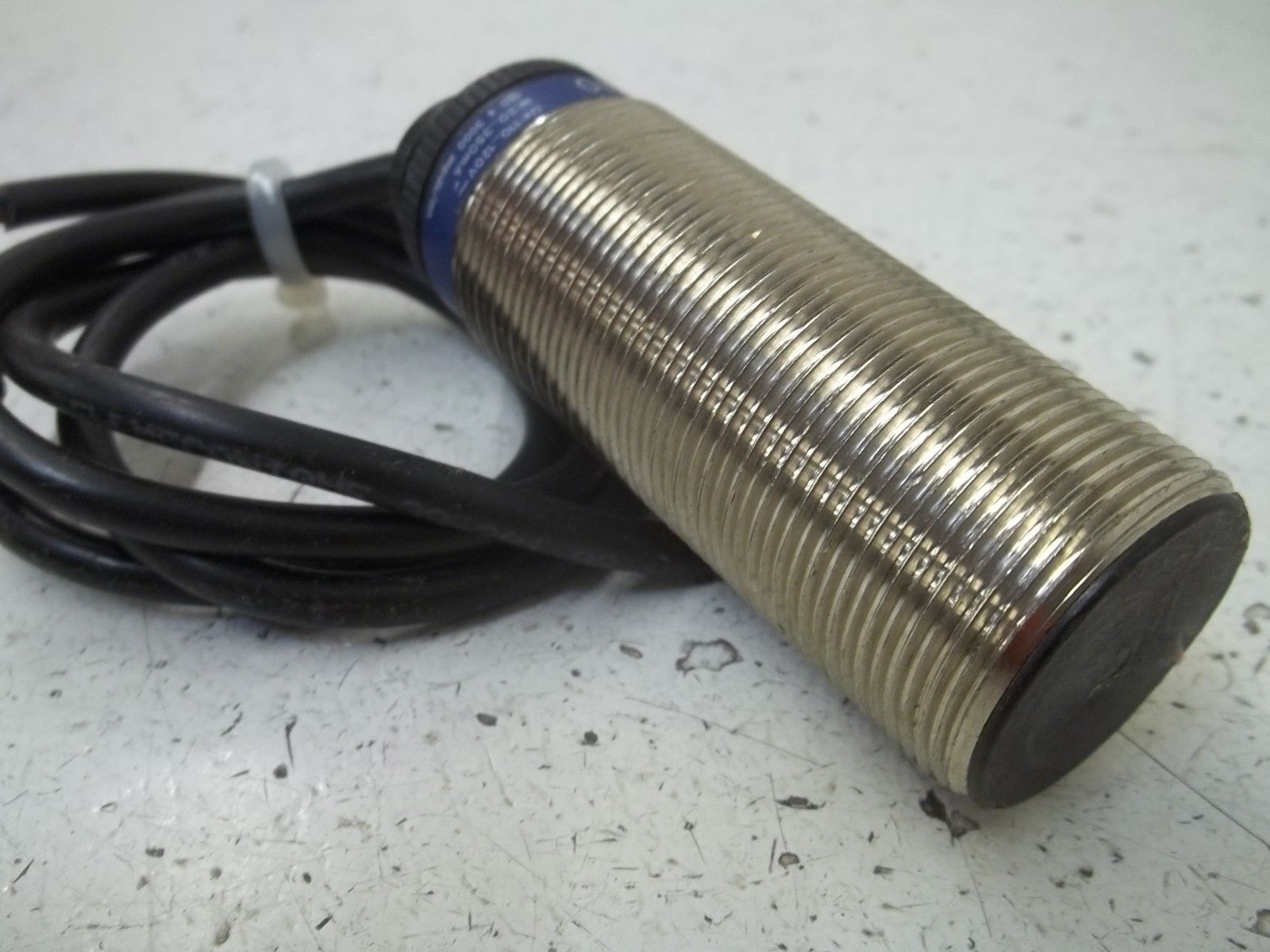TELEMECANIQUE XSAV32151L10 INDUCTIVE SENSOR UNMP