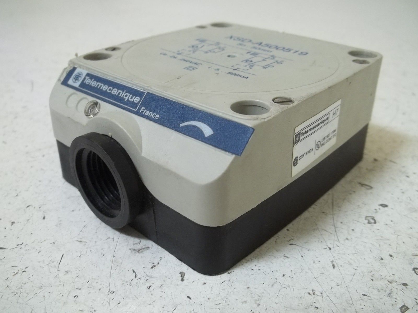 TELEMECANIQUE XSD-A500519 INDUCTIVE SENSOR (AS PICTURED) UNMP