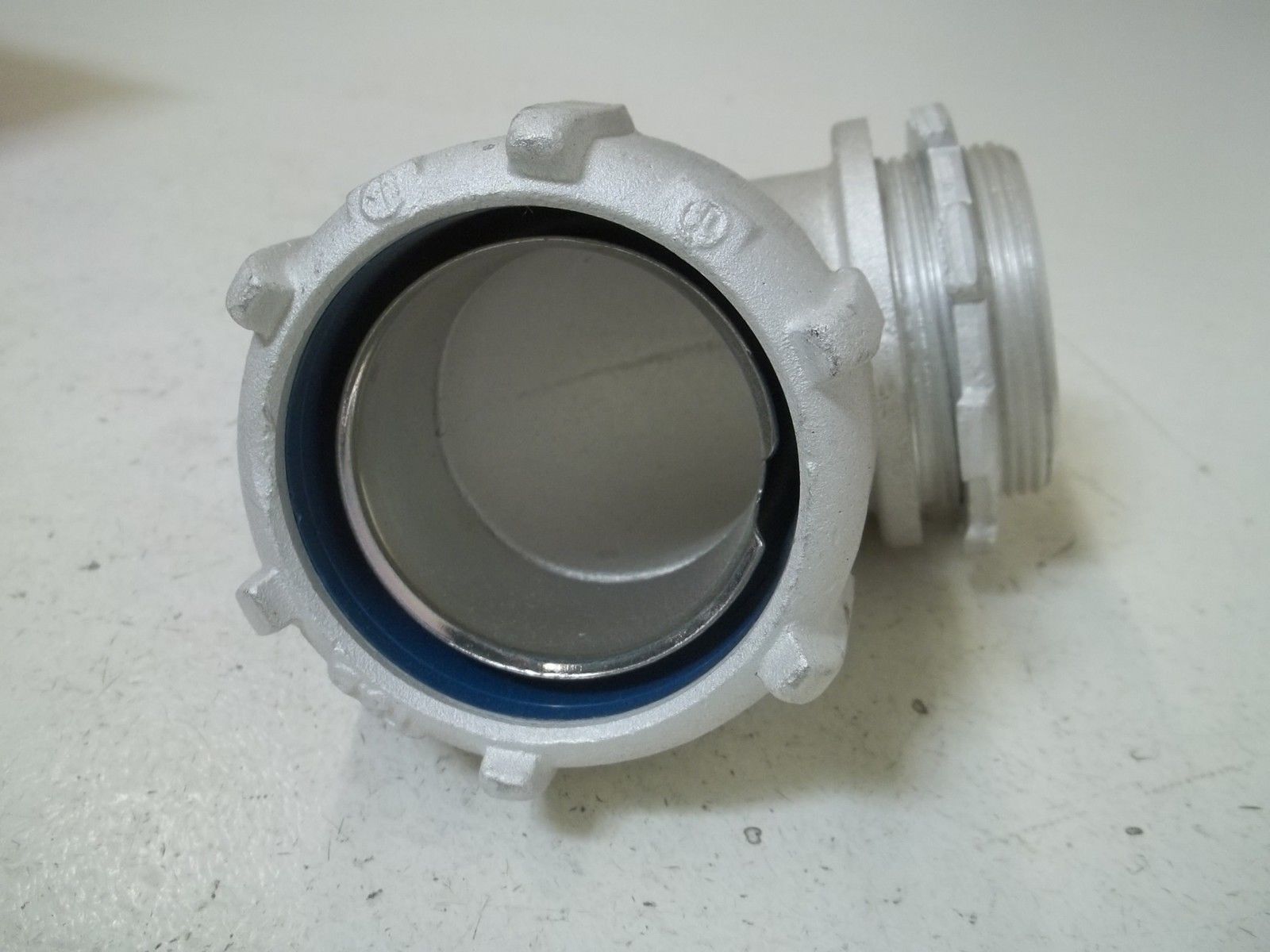 THOMAS & BETTS 5257AL 2" CONDUIT CONNECTOR 90 DEGREE ANGLE NSMP