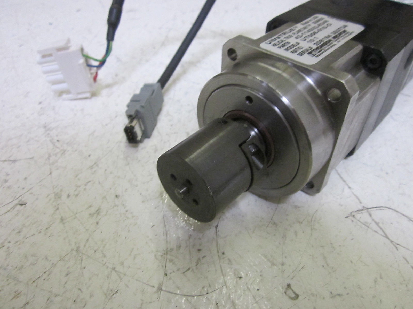 THOMAS MICRON 42-114332-8248 GEARHEAD W/ YASKAWA SGMAN-02BAF41 MOTOR  UNMP
