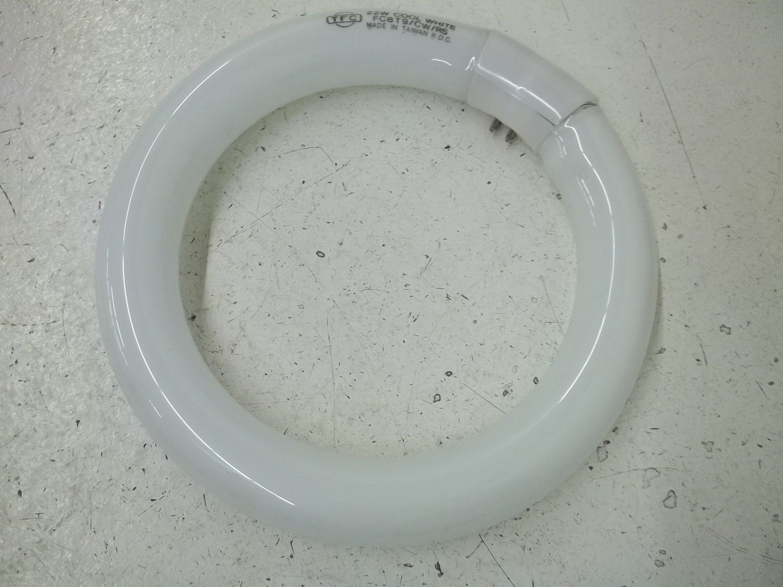 TPC CIRCLINE FLUORESCENT TUBE COOL WHITE 22 WATTS 9" NSMP