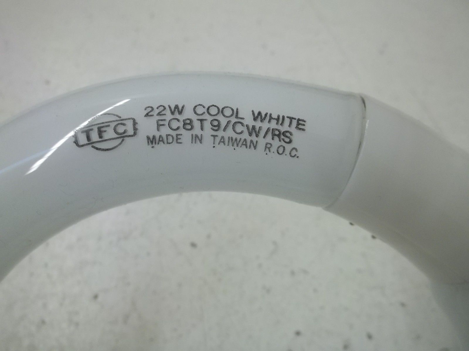 TPC CIRCLINE FLUORESCENT TUBE COOL WHITE 22 WATTS 9" NSMP