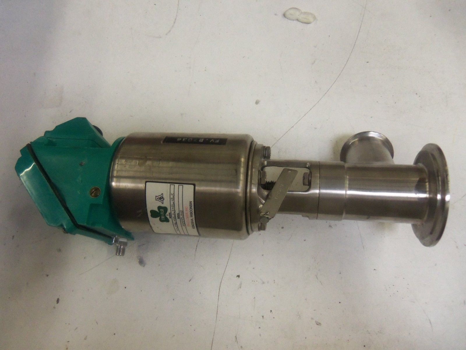 TRI-CLOVER TRI-FLO 761-21M-19S-2-316L-18-5 AIR ACTUATOR VALVE *USED*