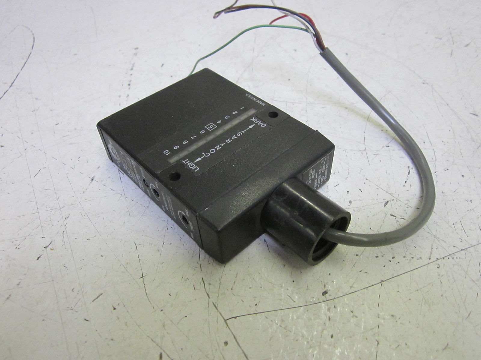 TRI-TRONICS UCF-AT1 FIBER OPTIC DELAY TIMER UNMP