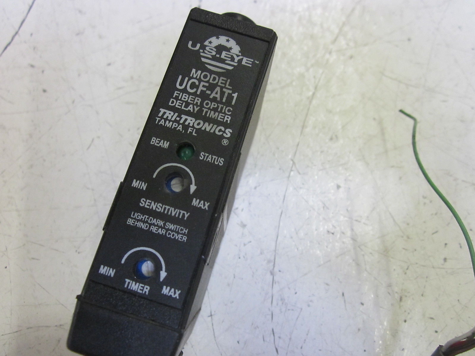 TRI-TRONICS UCF-AT1 FIBER OPTIC DELAY TIMER UNMP