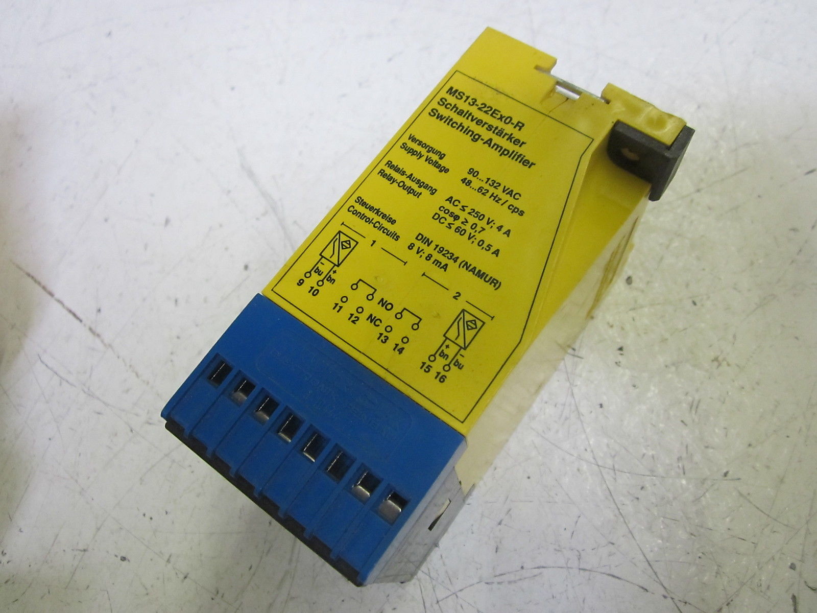 TURCK MS13-22EX0-T ISOLATING SWITCHING AMPLIFIER 115V UNMP