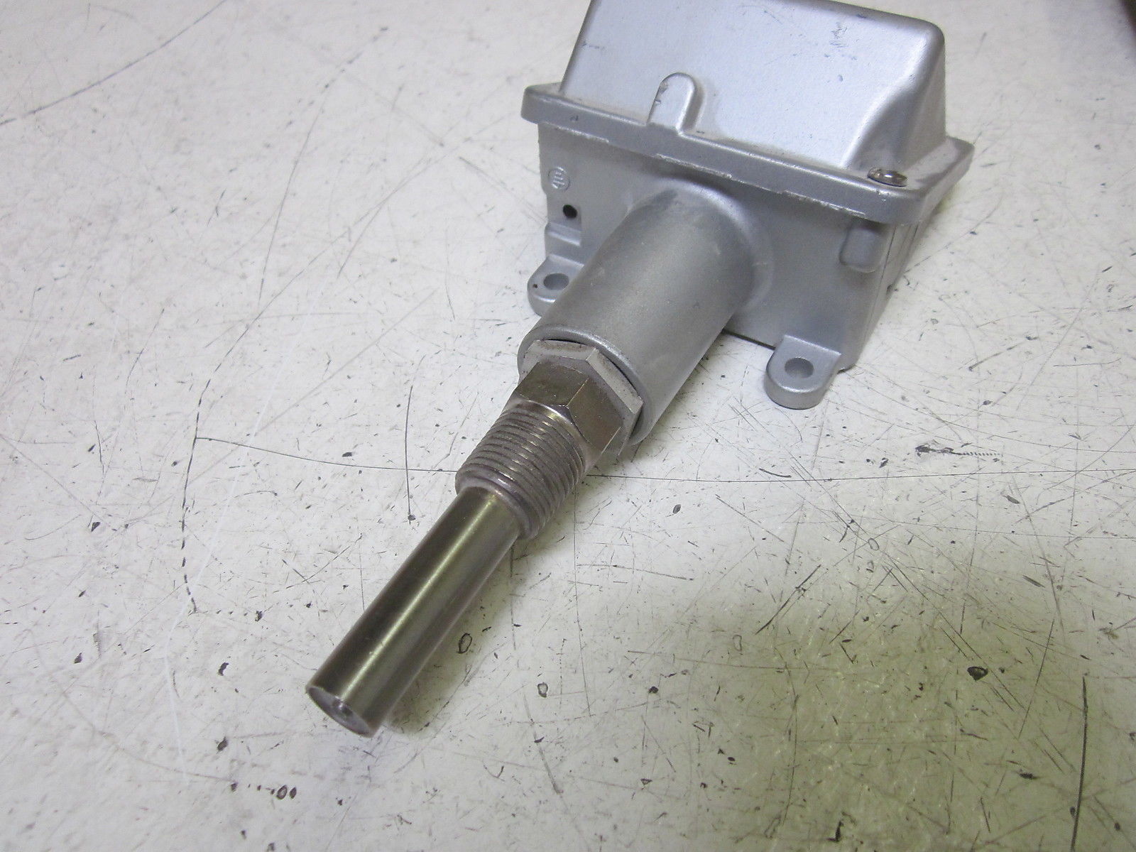UNITED ELECTRIC B100-120-91070 TEMPERATURE CONTROL NSNP