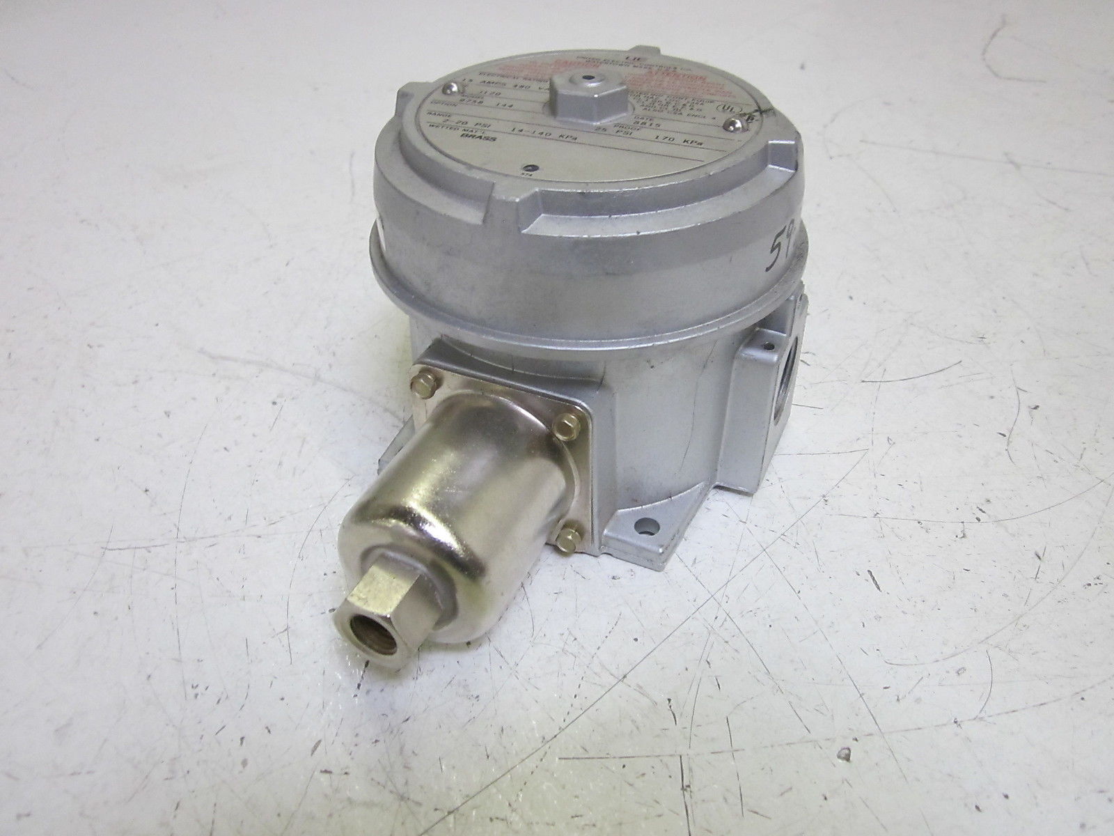 UNITED ELECTRIC J120-9758-144 PRESSURE SWITCH 15AMPS 480VACUNMP