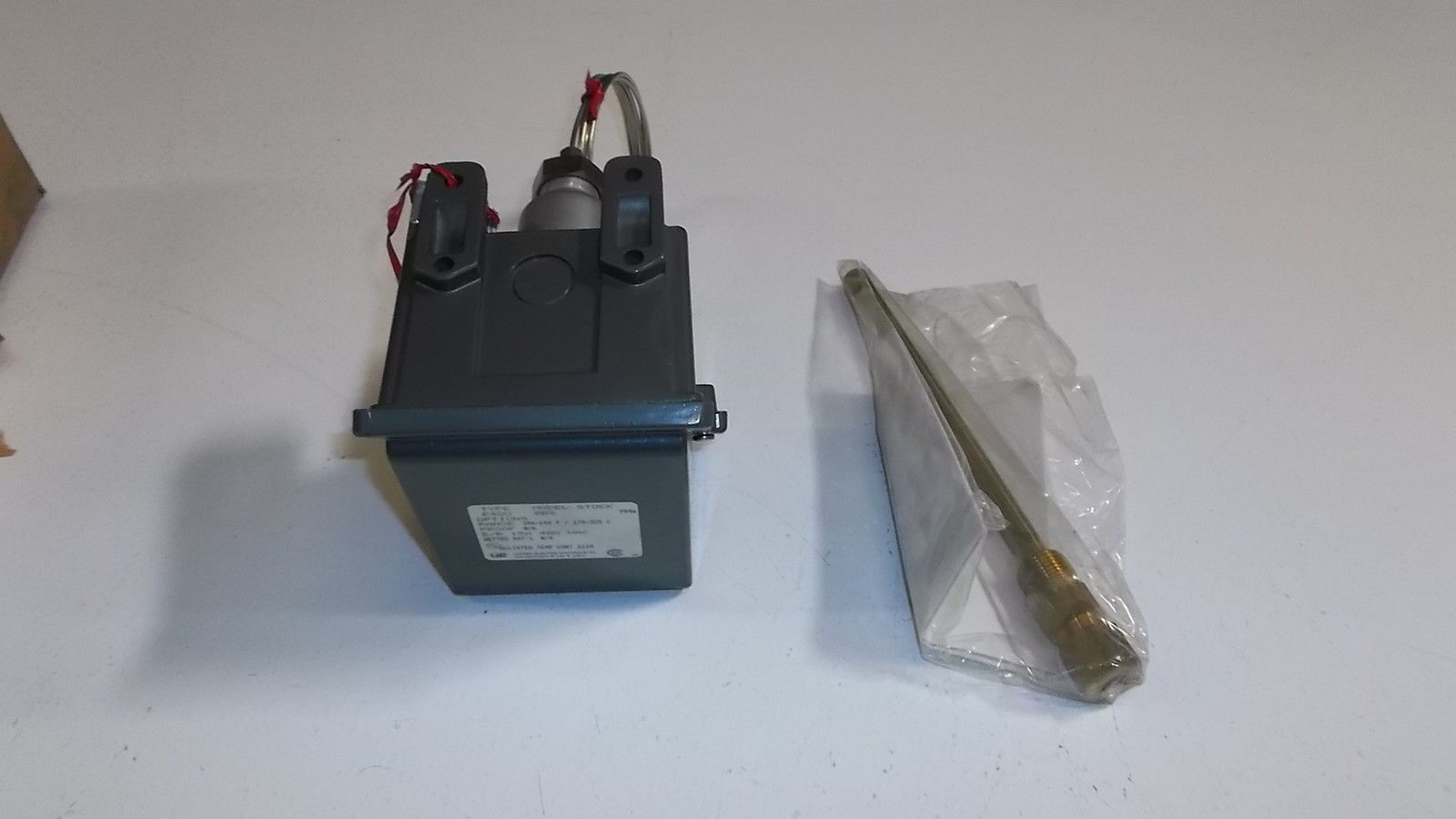 UNITED ELECTRIC E400 8BS TEMPERATURE CONTROL SWITCH NSMP