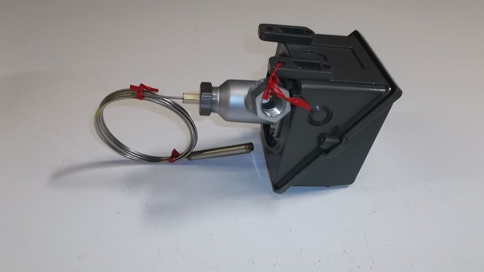 UNITED ELECTRIC E400 8BS TEMPERATURE CONTROL SWITCH NSMP
