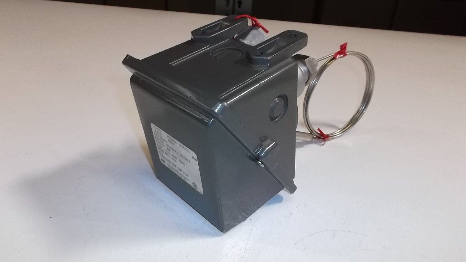 UNITED ELECTRIC E400 8BS TEMPERATURE CONTROL SWITCH NSMP