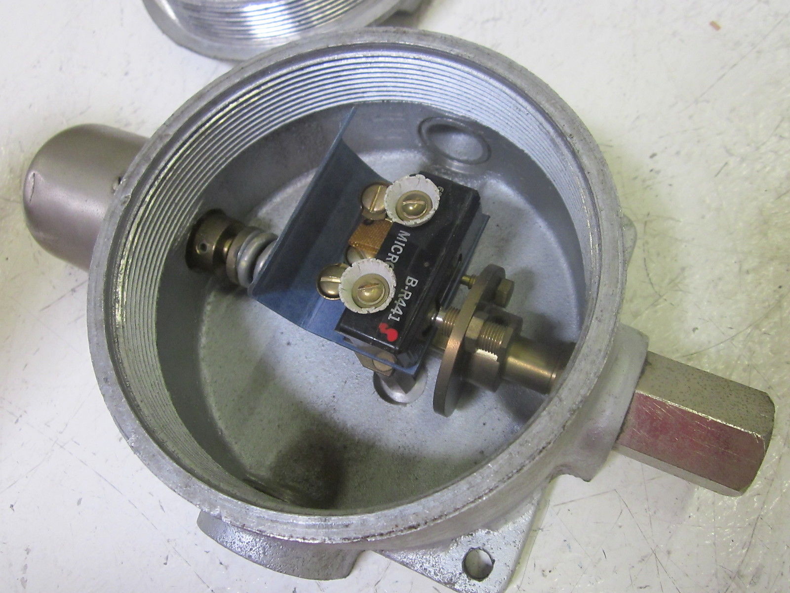UNITED ELECTRIC H98X-5052 1000/1700PSI 115/230V UNMP